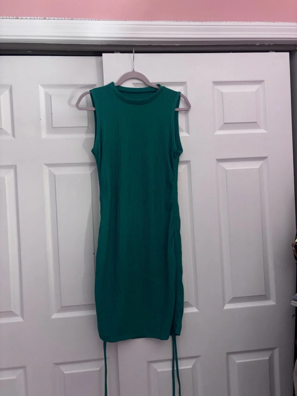Sleeveless Ribbed Green Midi Dress - Picture 3 of 3